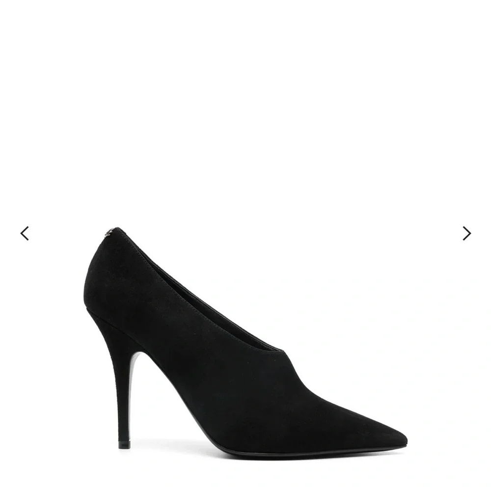 Valentino
Valentino Le Salon Pointed Toe Pumps - Picture 1 of 6